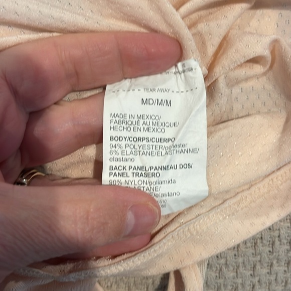 Lot of 5 womens workout tanks Nike Under Armour size Medium - Picture 5 of 5